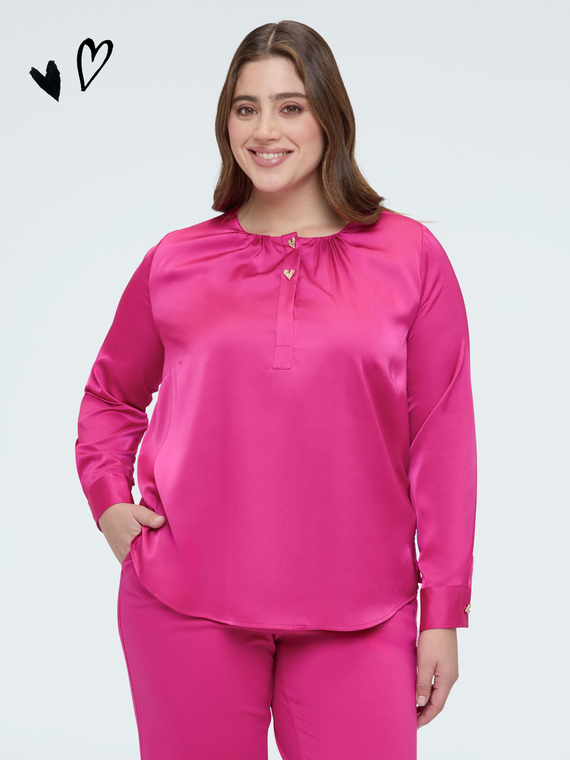 Fiorella Rubino Blusa de raso con botones en forma de corazón