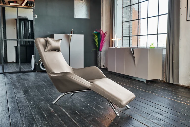 Kawola Chaise longue KAWOLA CAVAL, piel gris claro
