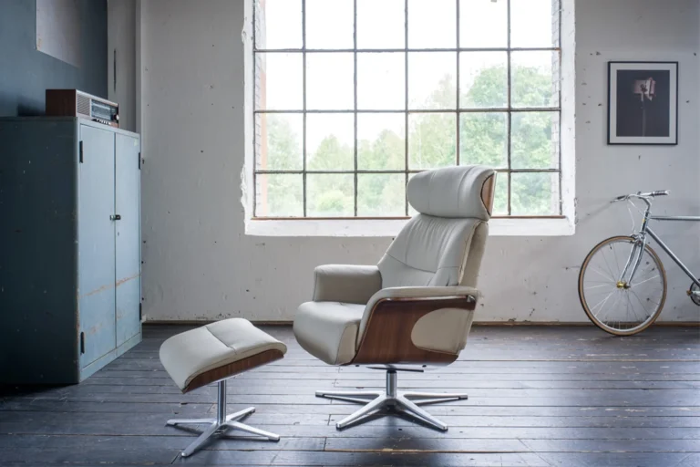Kawola sillón TOSAR reclinable giratorio cuero gris con Puf
