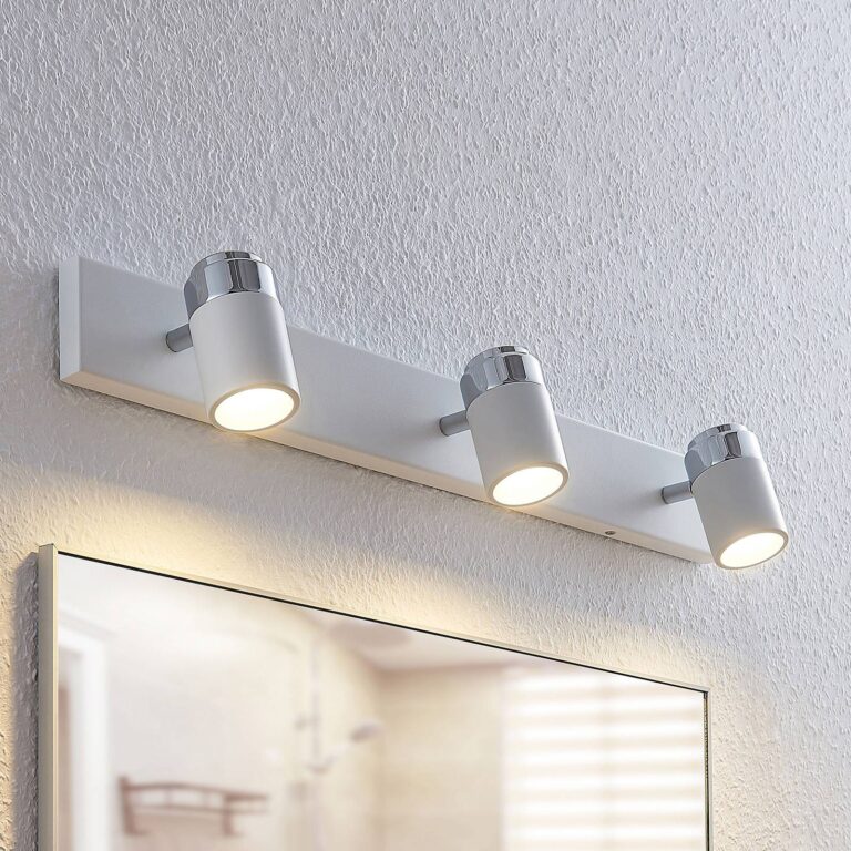 Lindby Foco Lindby Kardo, 3 luces, blanco, metal, IP44