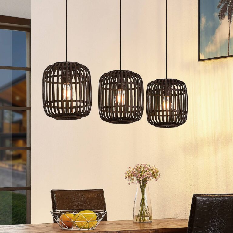Lindby lámpara colgante Canyana, negra, 3 luces, ratán, 105 c