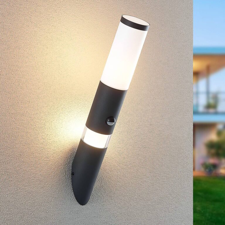 Lindby Okari aplique de exterior, sensor, antorcha