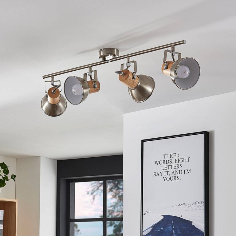 Lindby Plafón Dennis con madera, 4 luces.