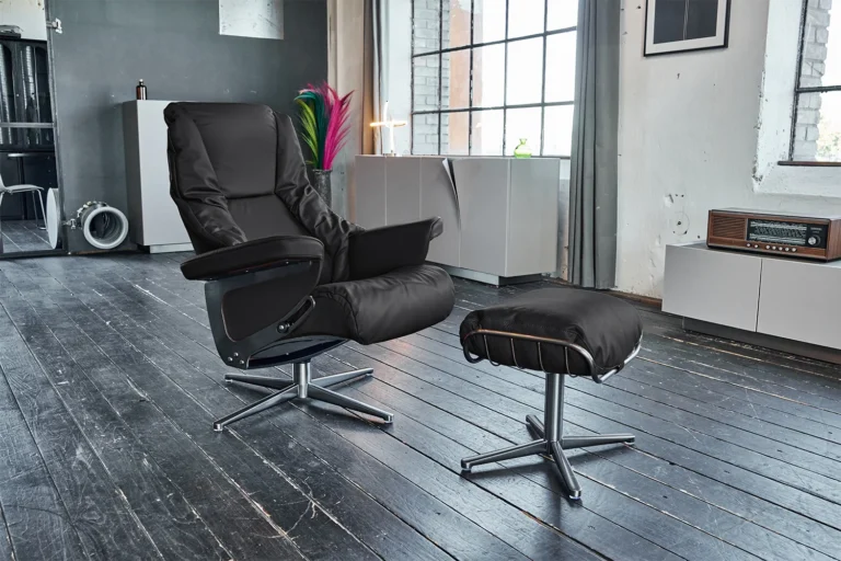 KAWOLA MODO sillón reclinable giratorio cuero negro con Puf