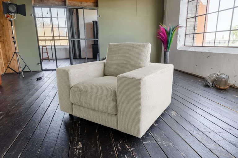 KAWOLA sillón MADELINE Pana crema blanco