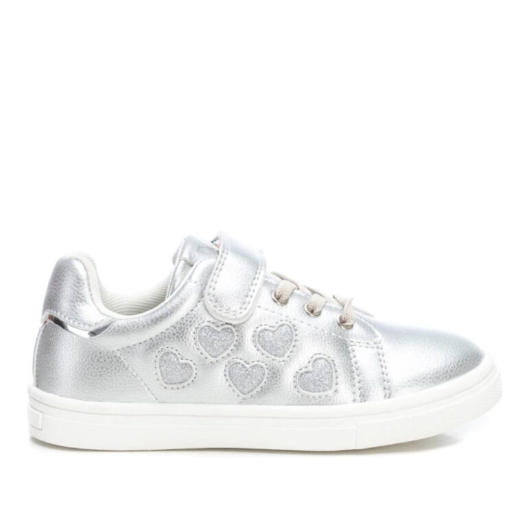 Zapatillas Xti plateadas con corazones metalizados y cordones elásticos