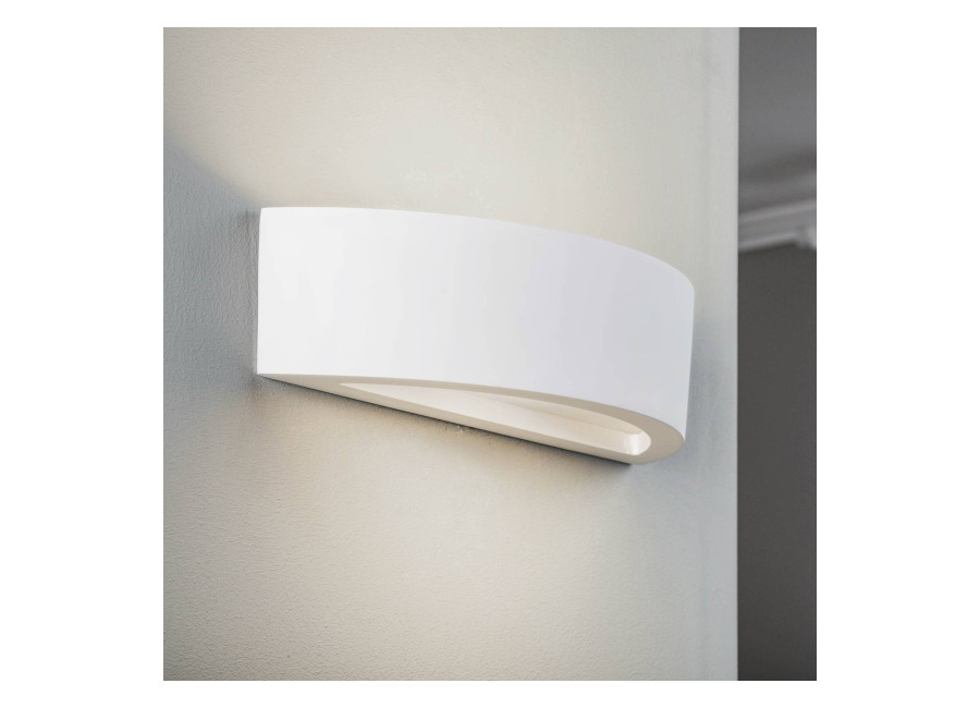 Lindby Aplique de pared Lindby Konstantin, ancho 30 cm, blanco, escayola, E14