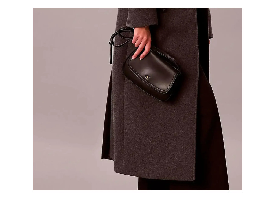 Calvin Klein Bolso negro unisex FLAP CAMERA BAG Calvin Klein