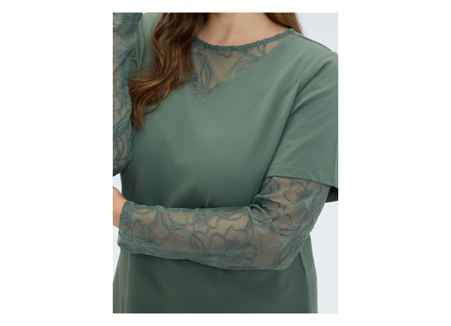Fiorella Rubino Camiseta con mangas y escote de encaje