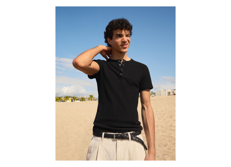 Camiseta Cuello Panadero Textura Negro