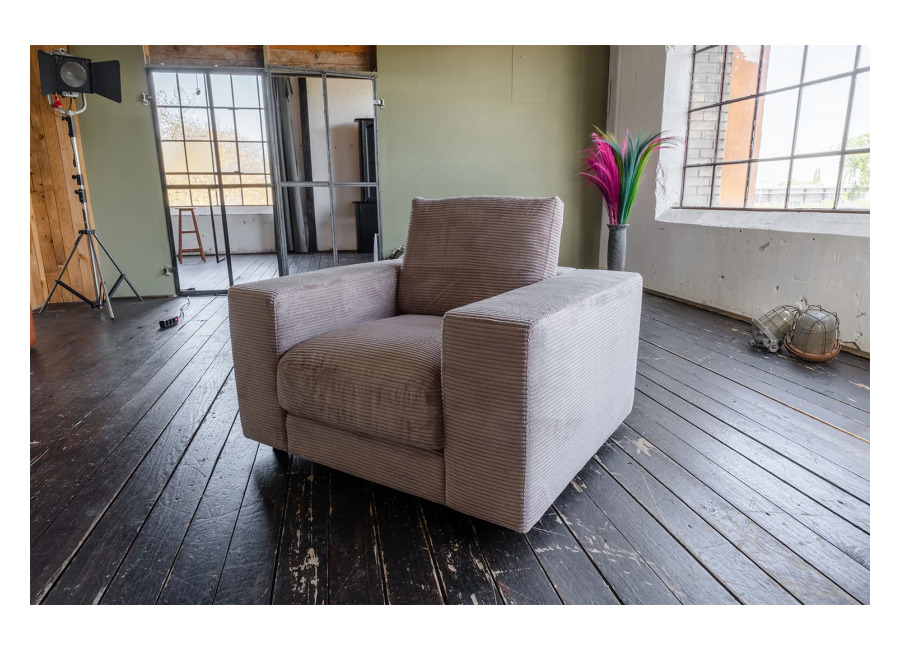 Sillón KAWOLA MADELINE de terciopelo Pana topo